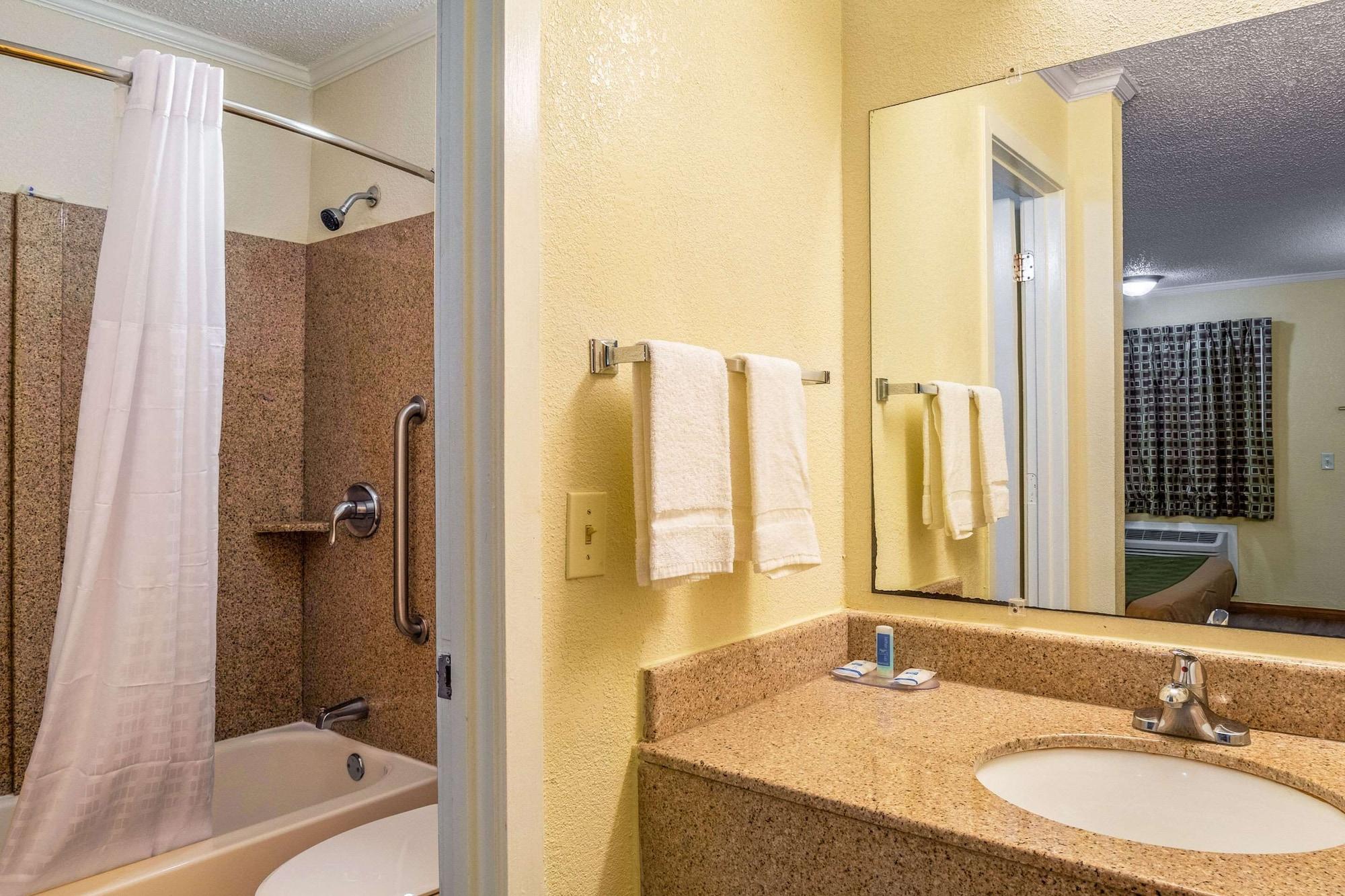 Rodeway Inn & Suites Fort Jackson Κολούμπια Εξωτερικό φωτογραφία