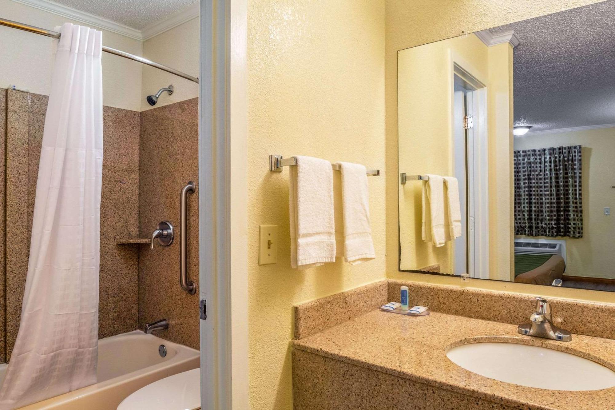 Rodeway Inn & Suites Fort Jackson Κολούμπια Εξωτερικό φωτογραφία